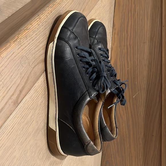 Beautiful Cole Haan Leather sneaker, size 10.5M. Midnight blue - Picture 4 of 5